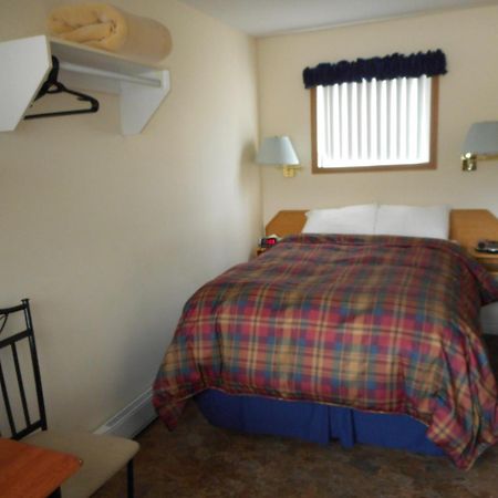 Blue River Motel エクステリア 写真